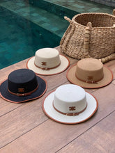 Chapéu de Palha com Detalhe em Couro Sintético