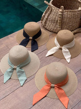 Chapéu de Palha com Laço de Tecido