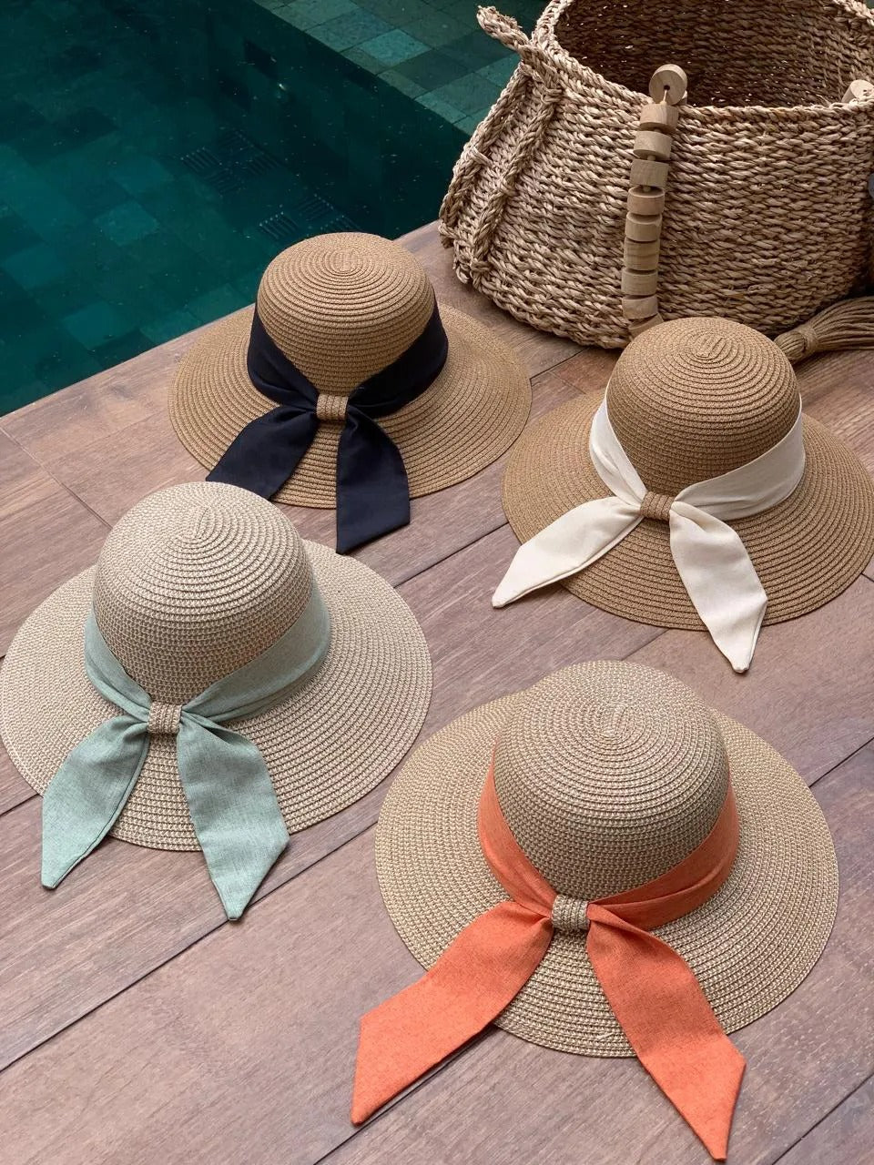 Chapéu de Palha com Laço de Tecido